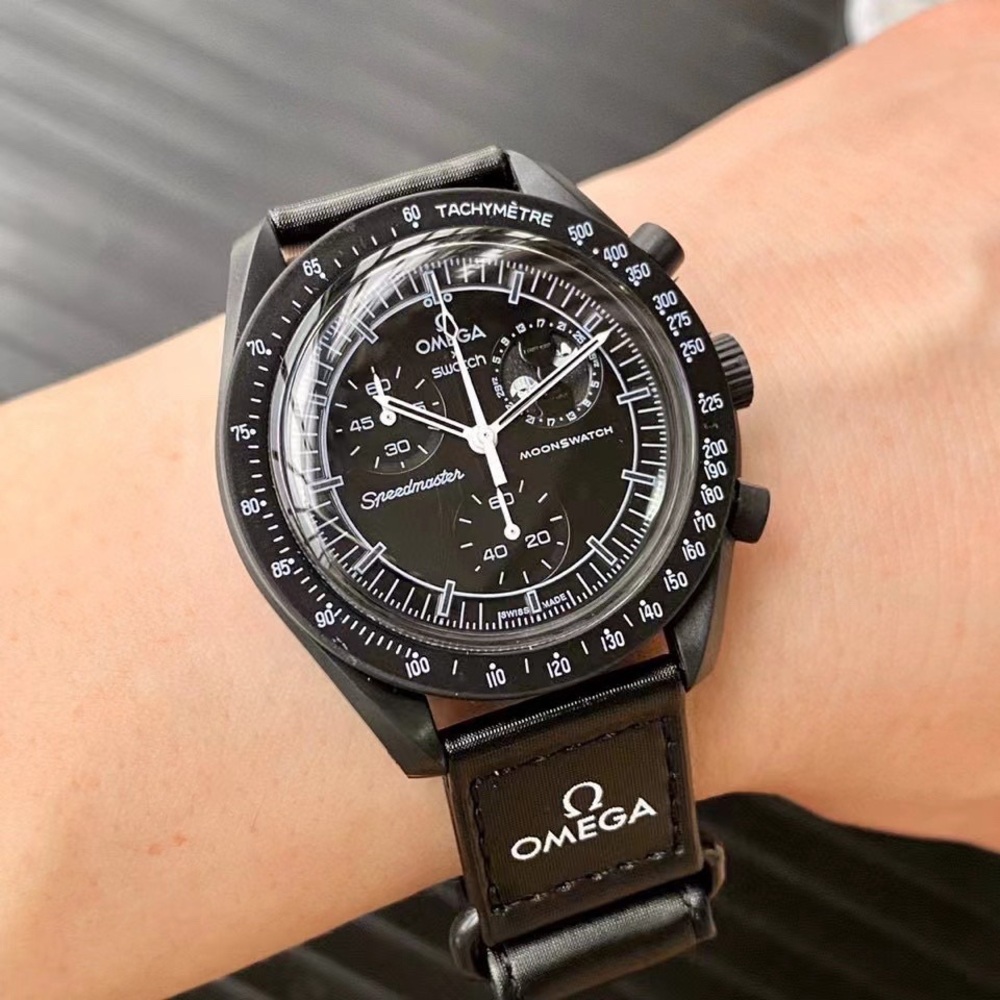 Omega Speedmaster MoonSwatch in Black and White
